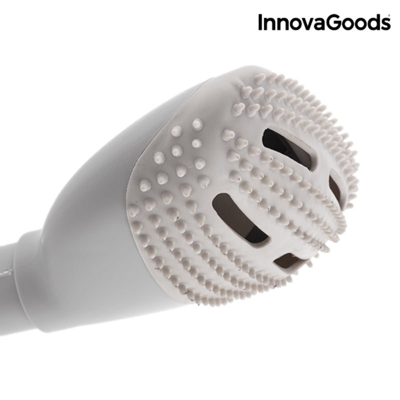 Brosse aspirateur anti-poils utilisée sur un canapé